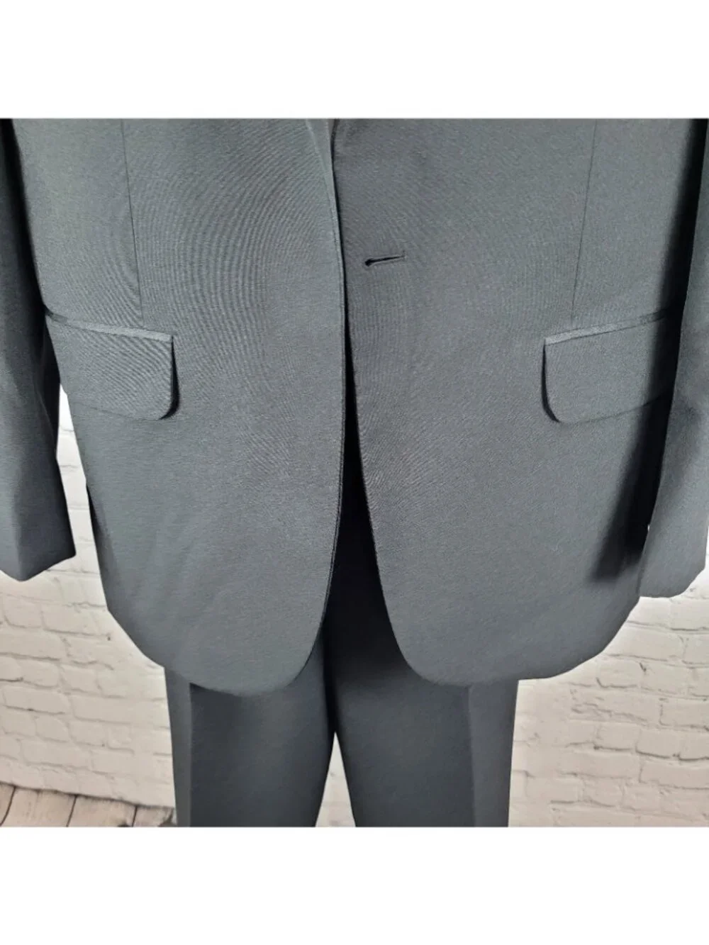 Formalwear Southeastern Black Tuxedo Suit Set Jacket Size 40R Pants 34R (32x33)